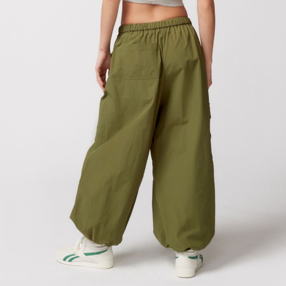 urban outfitters jana nylon balloon cargo pant - Picture 5 of 9